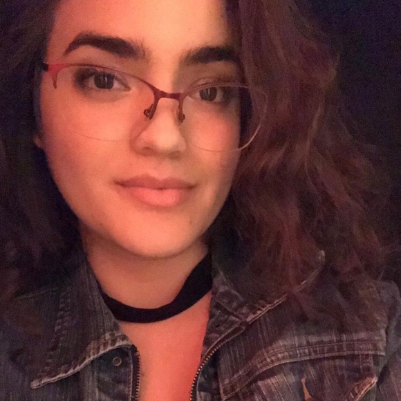 Meet your Posher, Angie - Picture 3 of 4